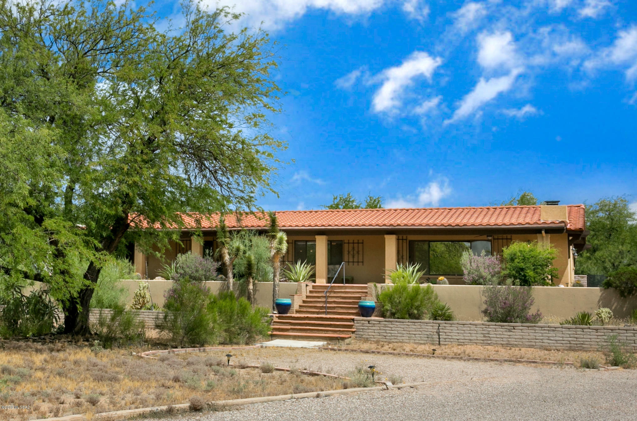 Property Photo:  808 W Pso Del Canto  AZ 85622 