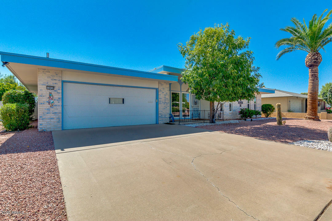 Property Photo: 14038 N Lakeforest Drive AZ 85351