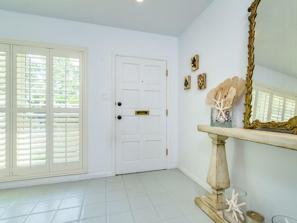 Property Photo:  486 Severn Avenue  FL 33606 