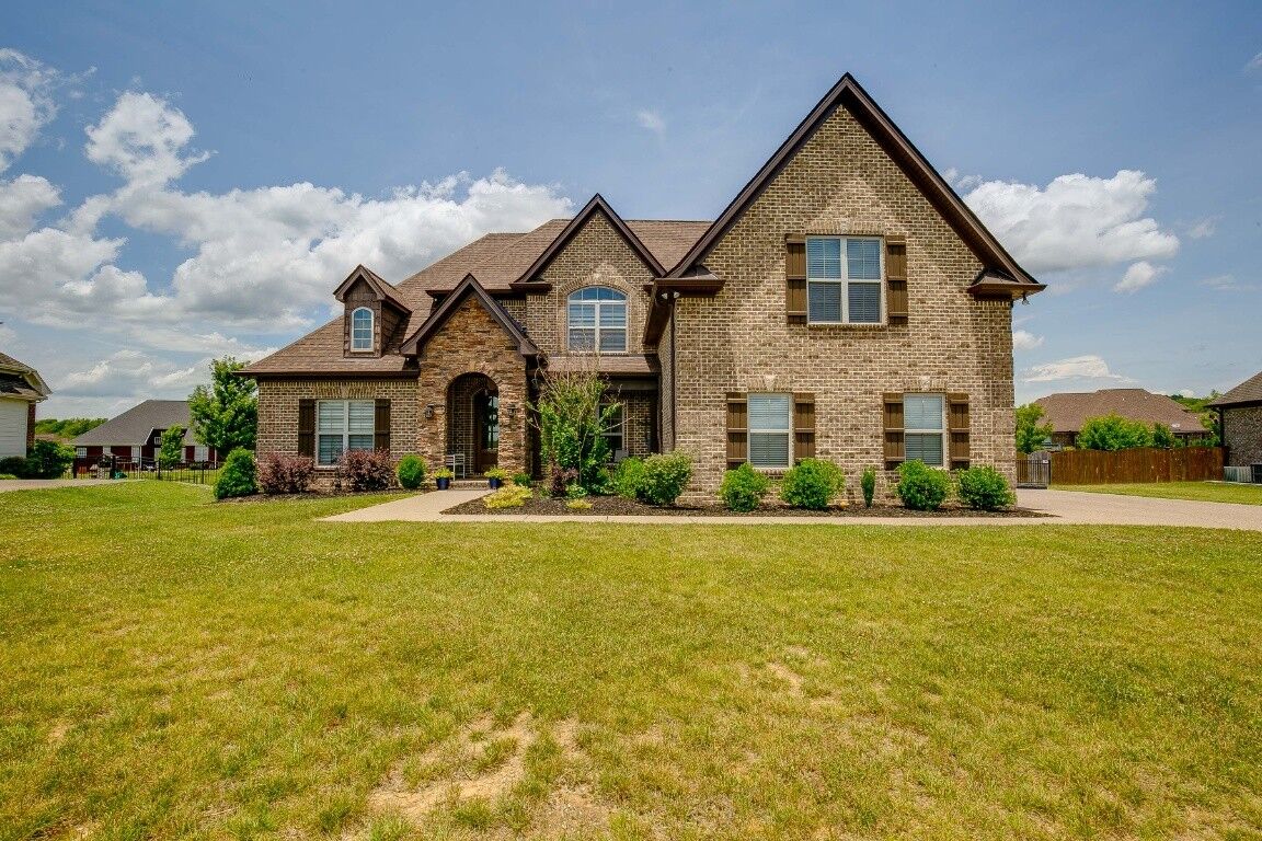 Property Photo: 312 Birchwood Dr TN 37087