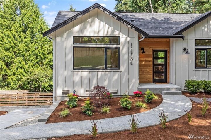 Property Photo:  12530  20th Avenue NE B  WA 98125 