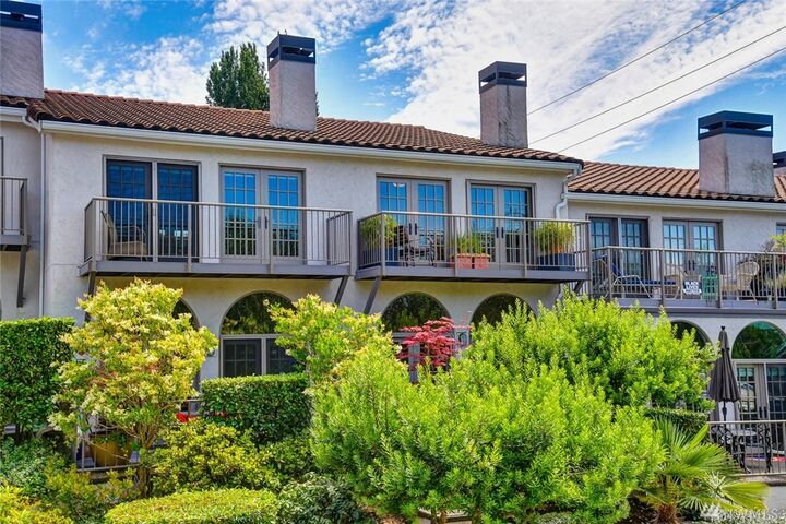 Property Photo: 2043 Minor Avenue E 4 WA 98102