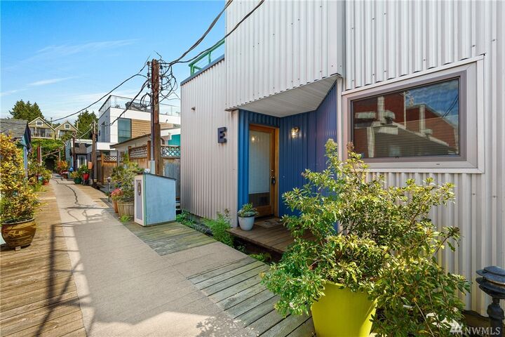 Property Photo:  2031  Fairview Avenue E  WA 98102 