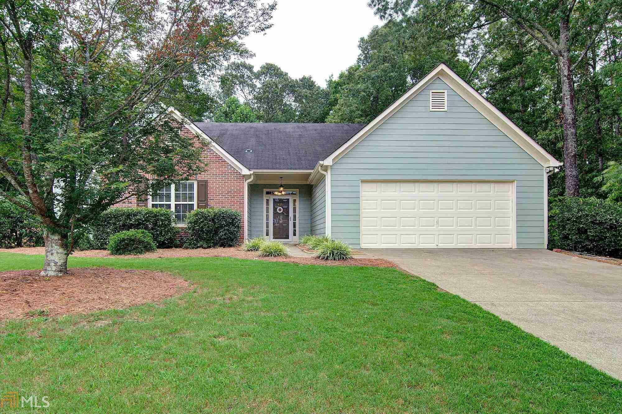 Property Photo:  207 Oak Hollow Ct  GA 30184 