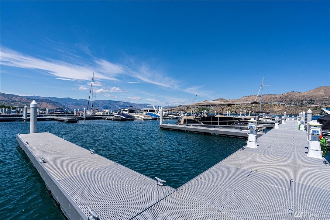 Property Photo:  1350 W Woodin Ave D3  WA 98816 