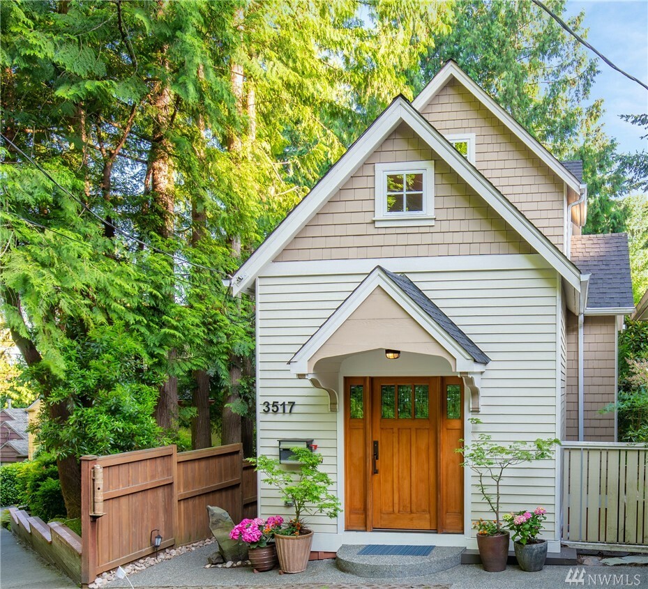 Property Photo:  3517 E Alder St  WA 98122 