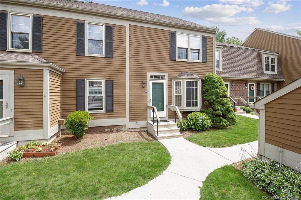 Property Photo:  26 Newberry Lane 26  CT 06033 