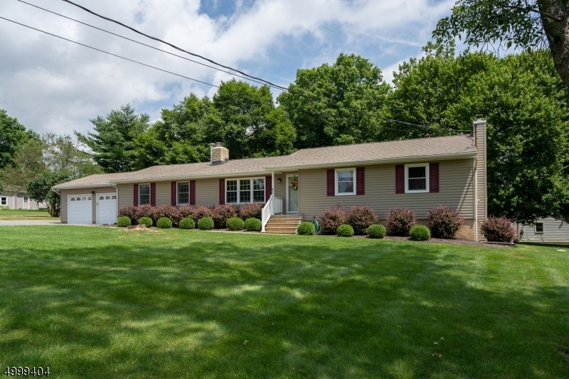 Property Photo:  11 Rolling Hill Ln  NJ 08848 