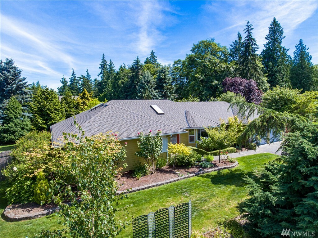 Property Photo:  330 Rose Ct  WA 98273 