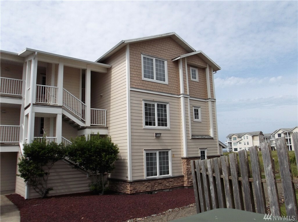 Property Photo:  1600 W Ocean Ave 124  WA 98595 