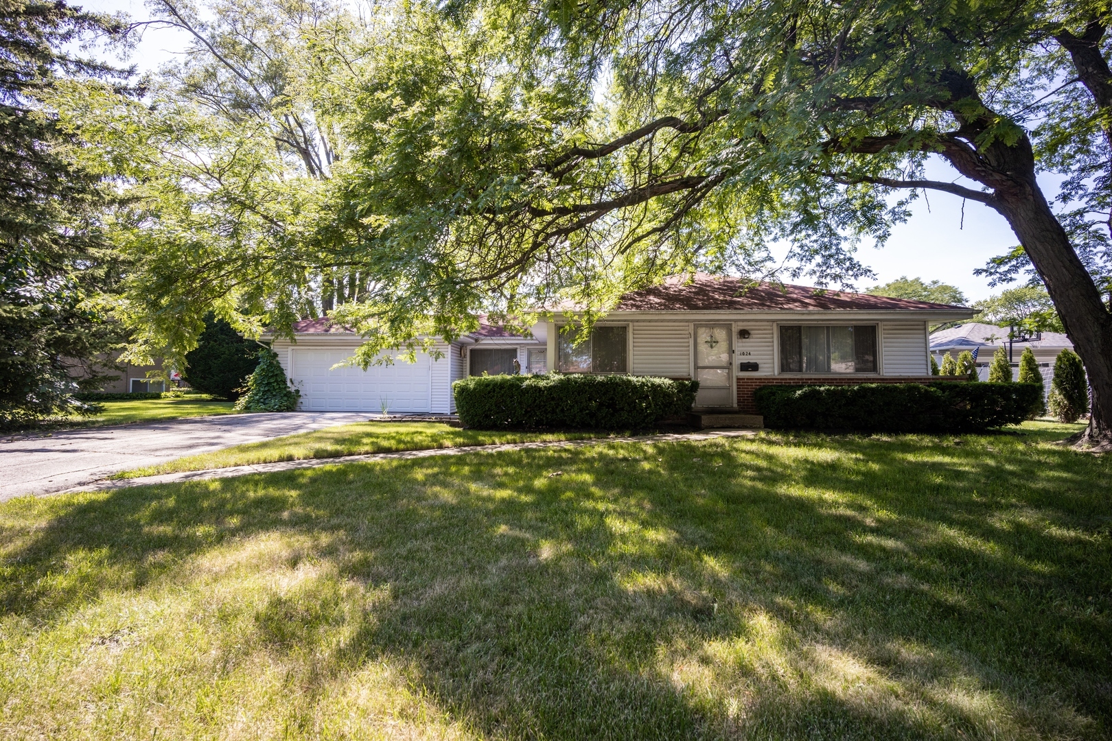 Property Photo: 1024 Huber Lane IL 60025