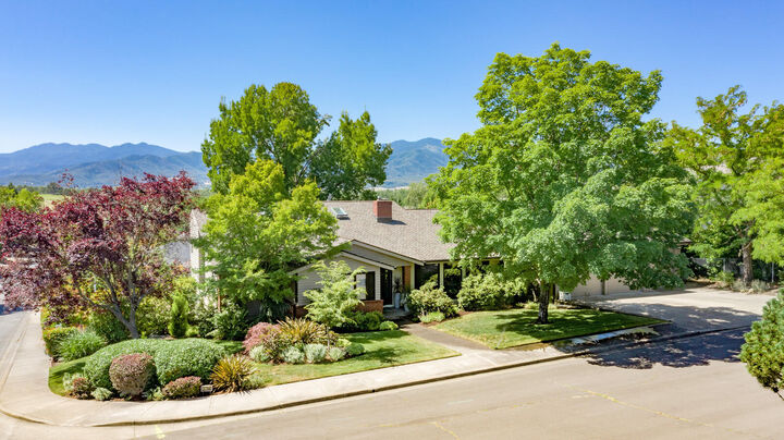 2798 Yvonne Road  Medford OR 97504 photo