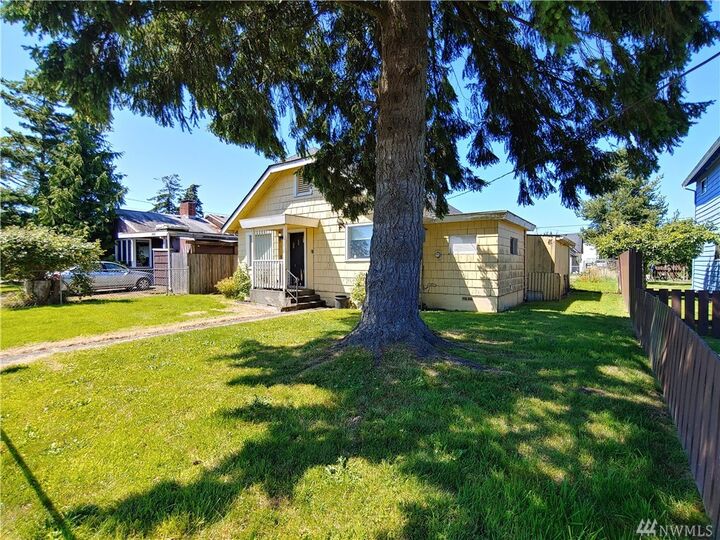 Property Photo:  2612 Pacific Ave  WA 98520 