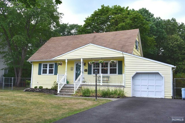 Property Photo:  39 Greenview Drive  NJ 07440 