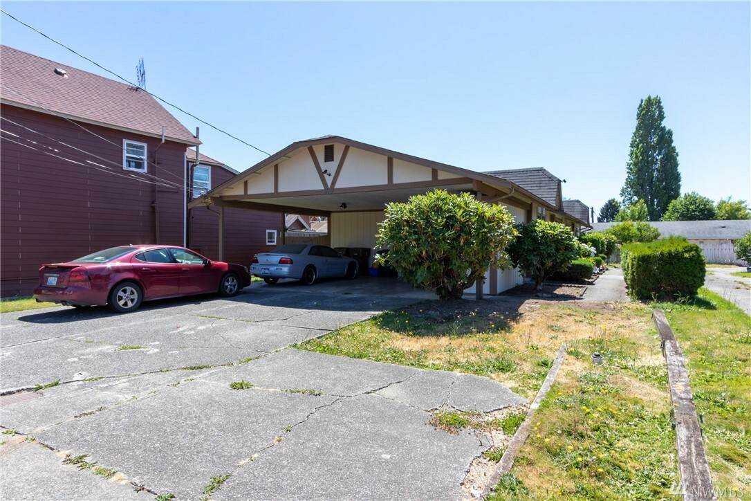 Property Photo:  910 S 56th St  WA 98408 