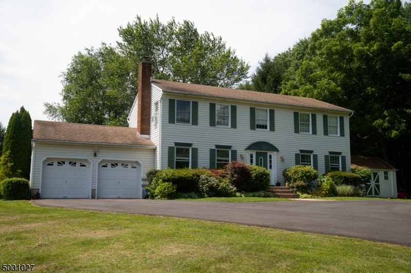 Property Photo:  32 Goldfinch Lane  NJ 08853 