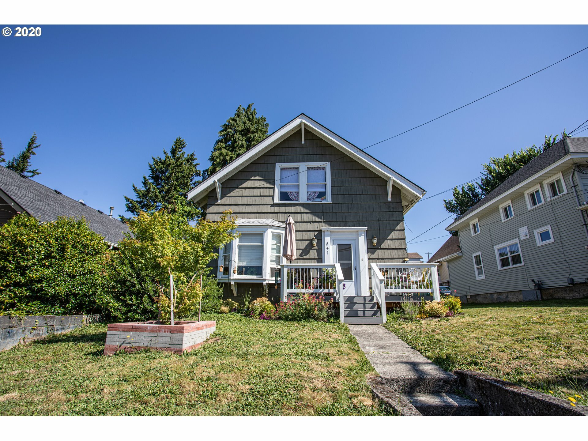 Property Photo:  341 SW Vancouver Ave  WA 98648 