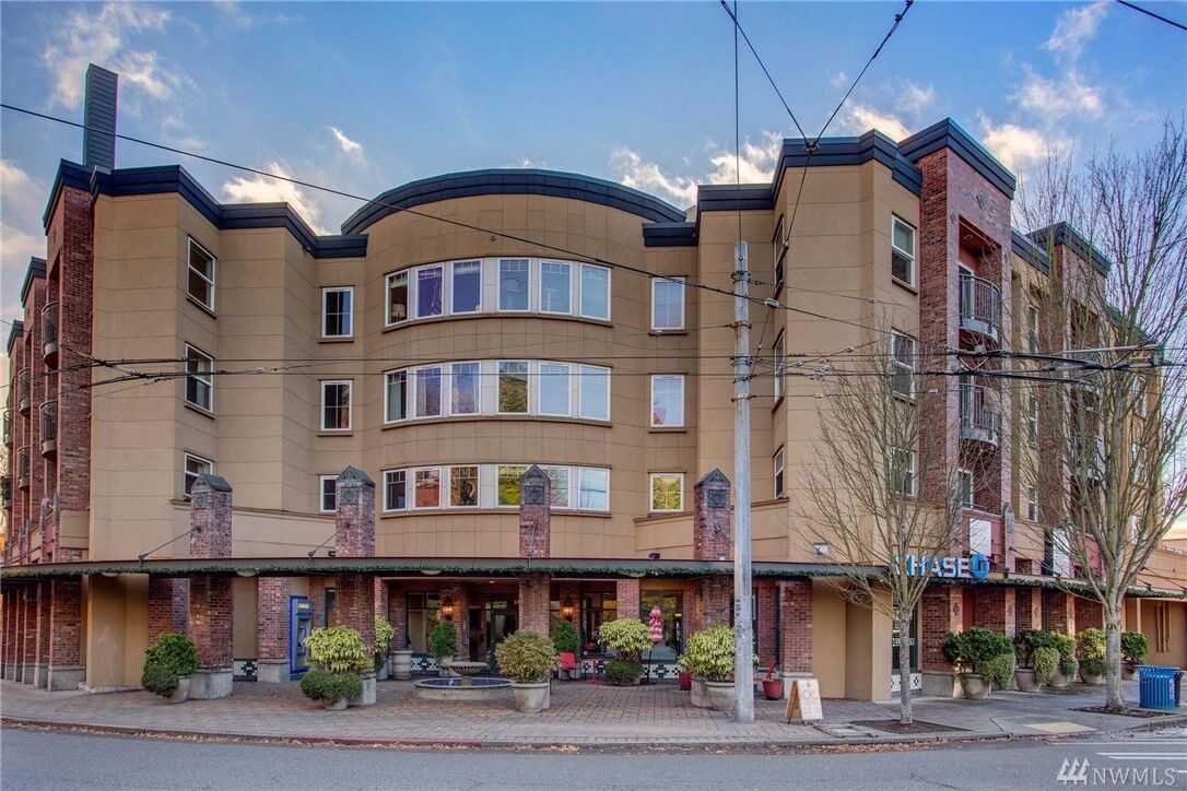 Property Photo:  1417 Queen Anne Ave N 402  WA 98109 
