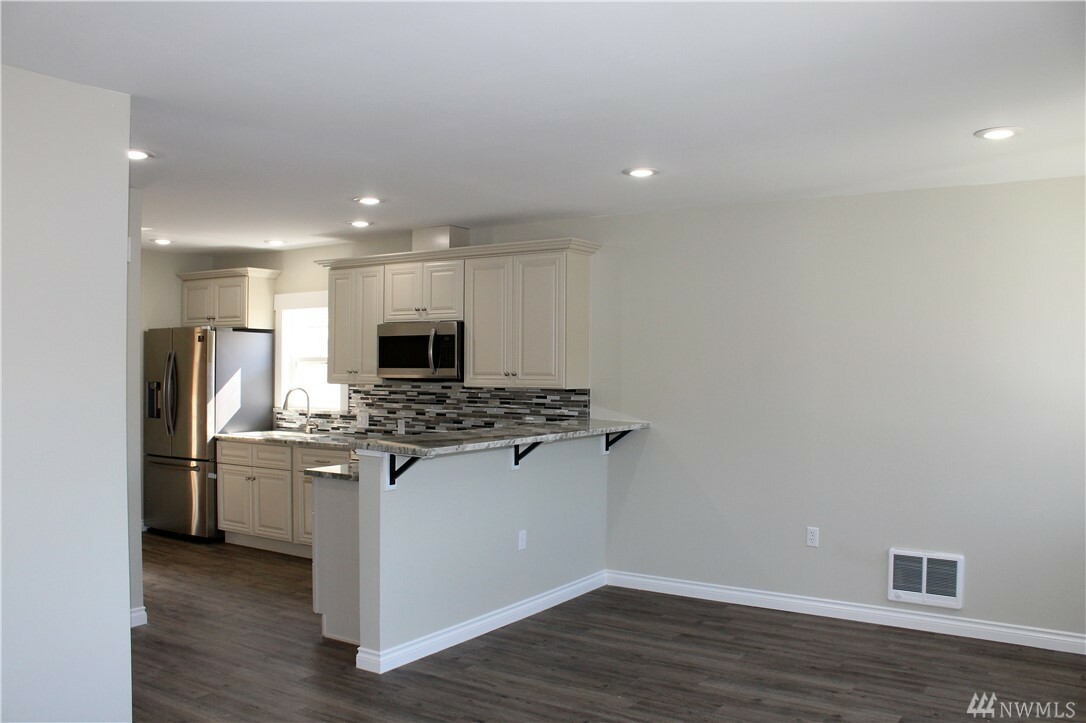 Property Photo: 814 Ferry St WA 98801