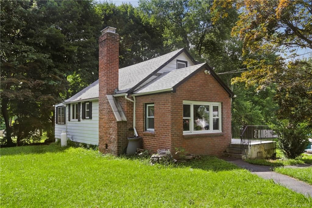 Property Photo:  17 Heathcote  NY 10512 