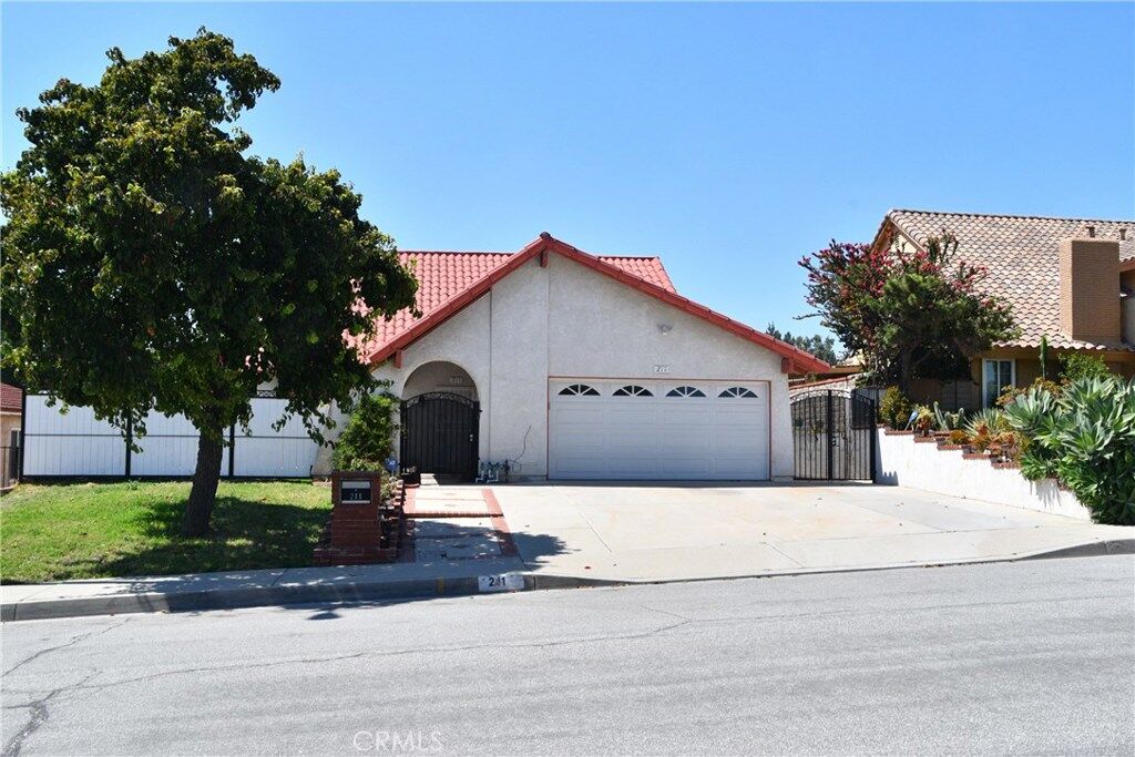 Property Photo: 211 N Avenida Alipaz CA 91789