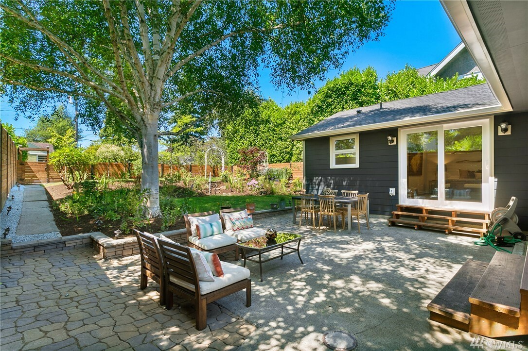 Property Photo:  3227 Whalley Place W  WA 98199 