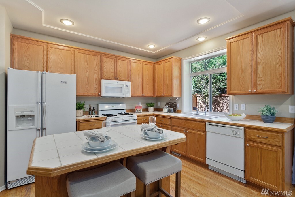 Property Photo: 25050 SE 42nd Street WA 98029