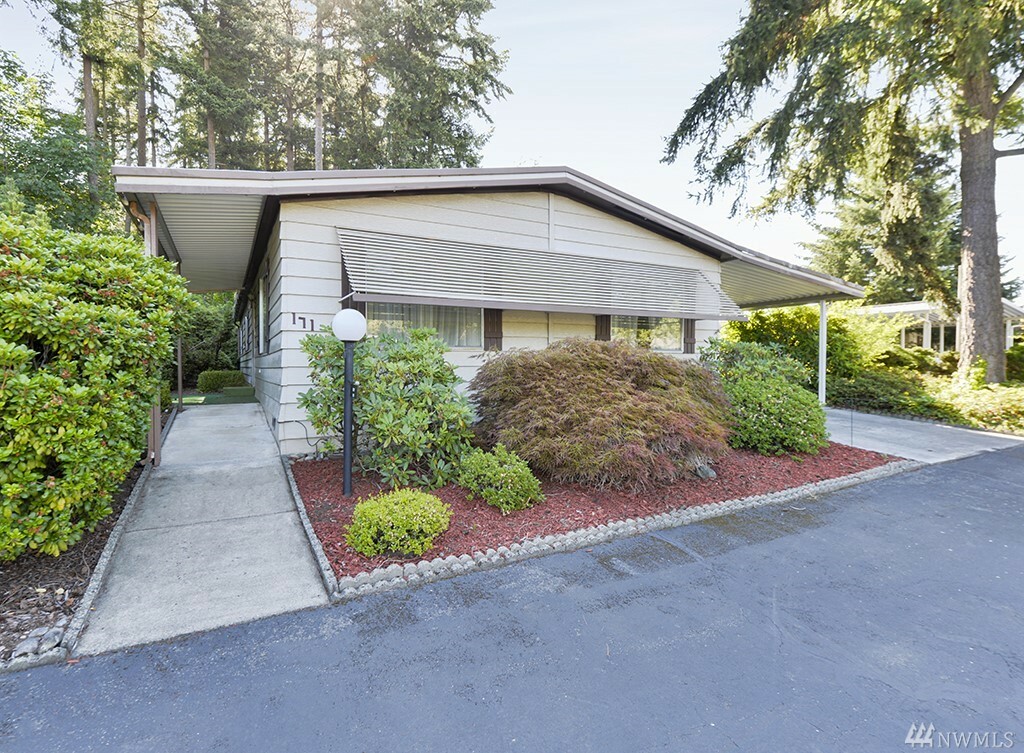 Property Photo: 201 Union Ave SE 171 WA 98059