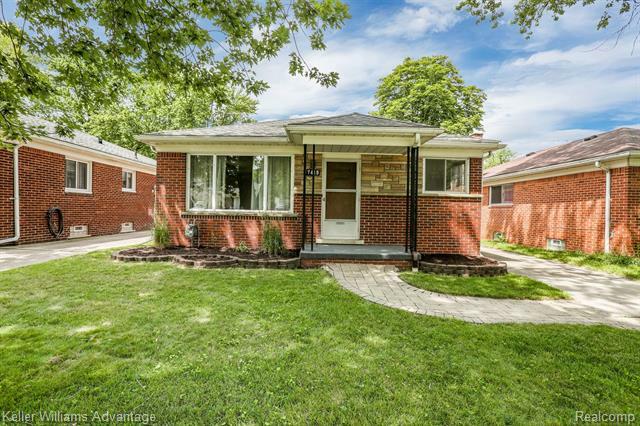 Property Photo:  7419 Fenton Street  MI 48127 