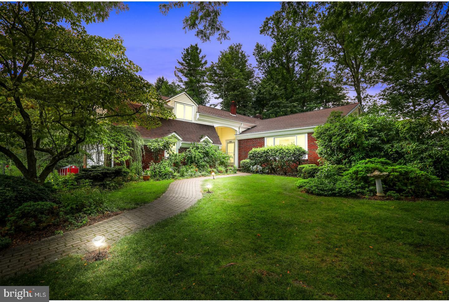 Property Photo: 842 Dukes Court PA 19067