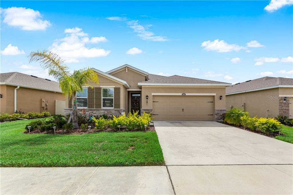 Property Photo: 1104 Pipestone Place FL 33543