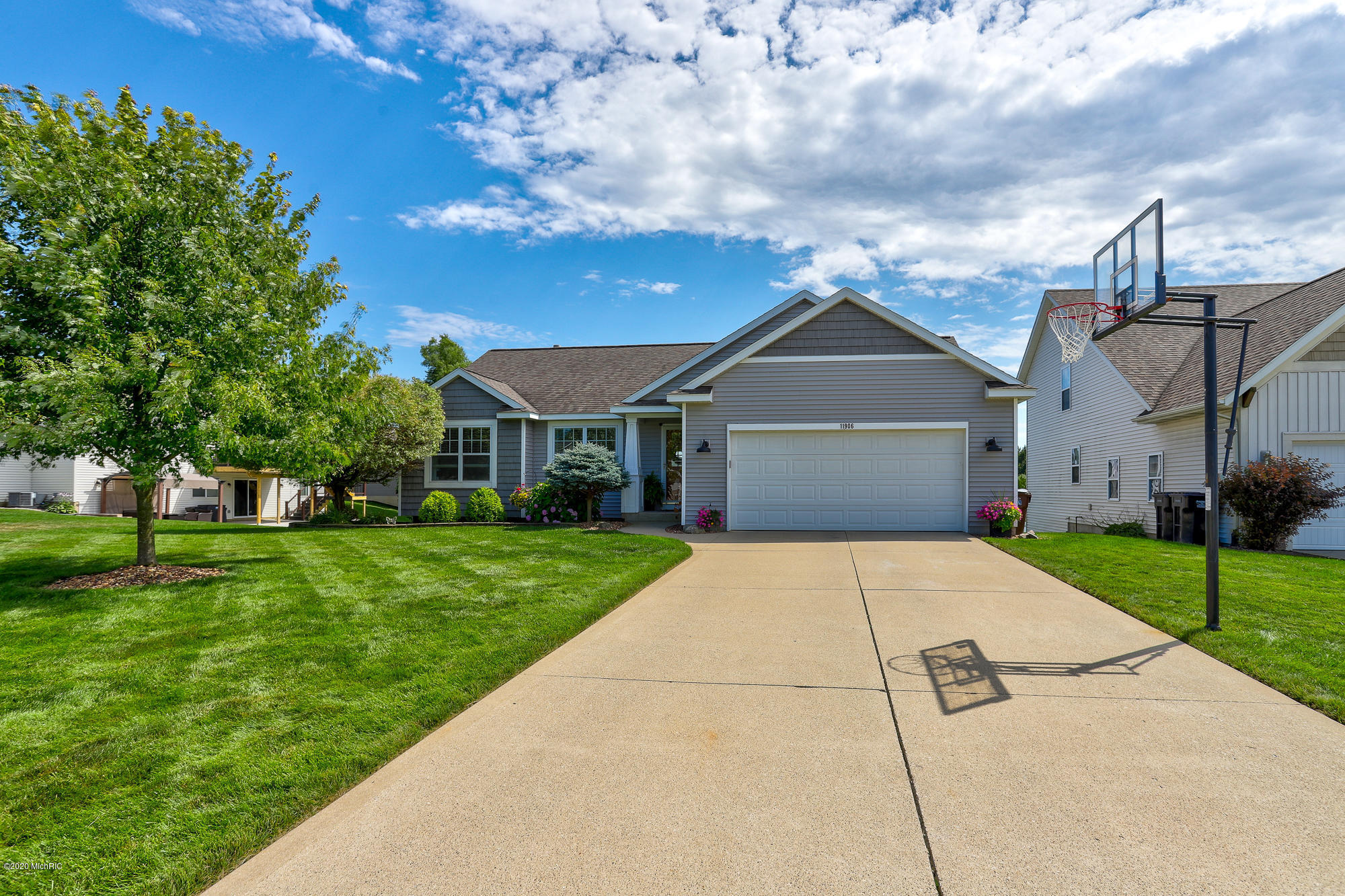 Property Photo: 11906 Hickoryrow Drive MI 49424