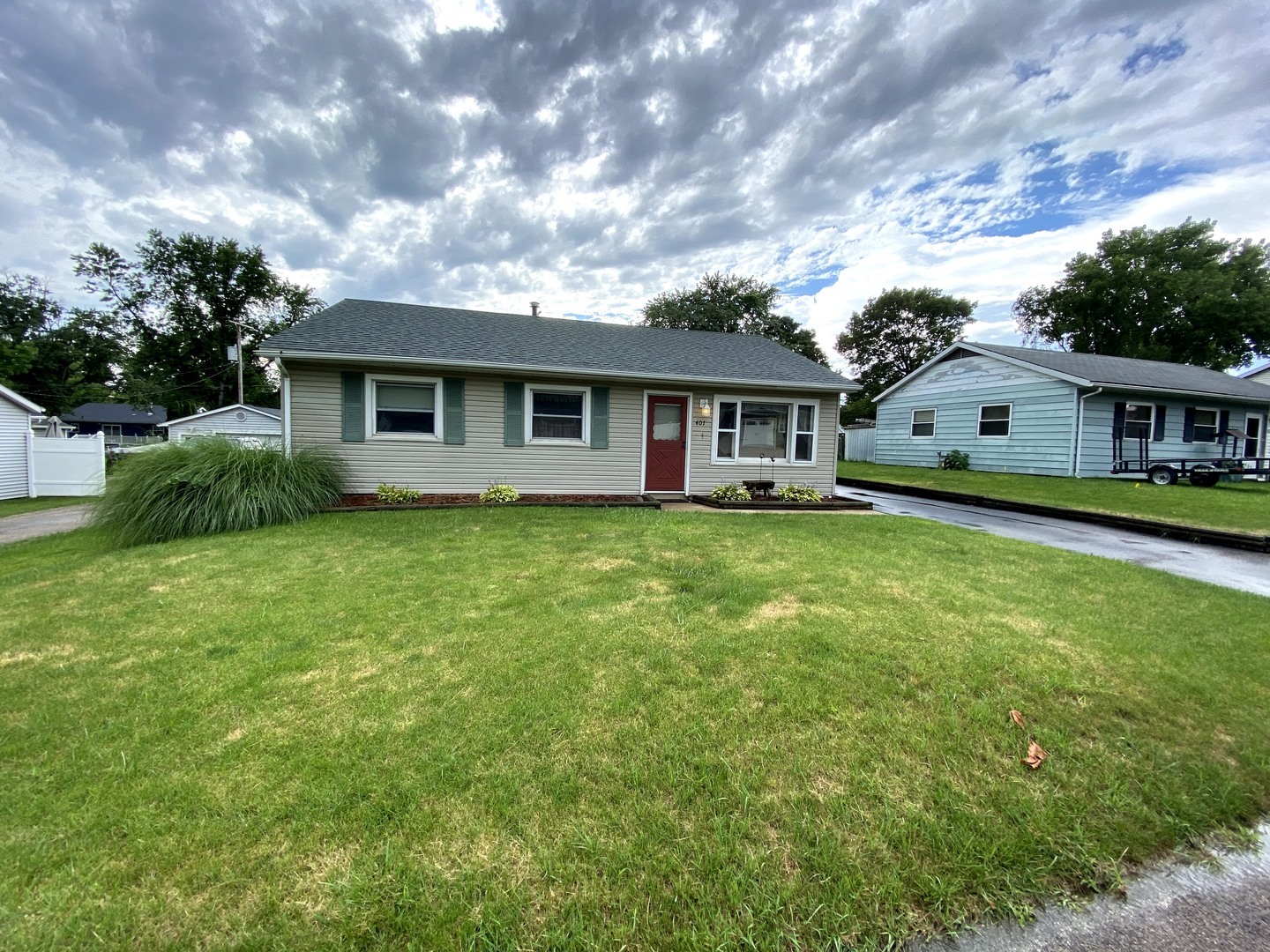 Property Photo: 407 Bess Street IL 61571