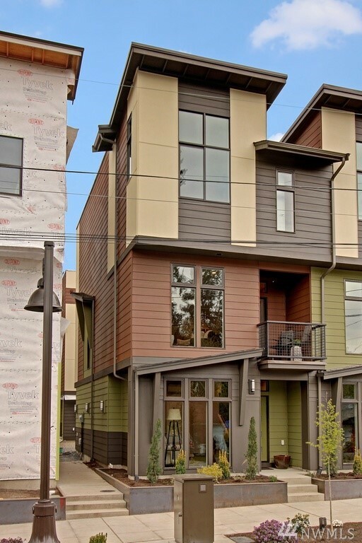 Property Photo: 5503 240th St SW E WA 98043