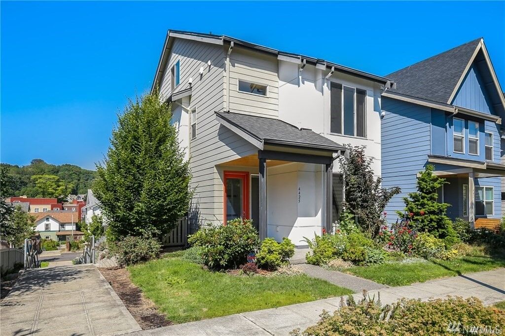Property Photo:  4425 Renton Ave S  WA 98108 