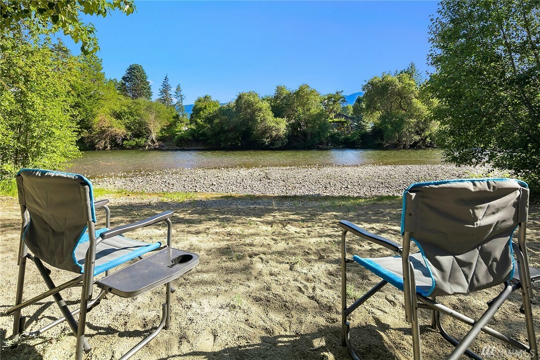 Property Photo:  552 McElroy Rd  WA 98922 