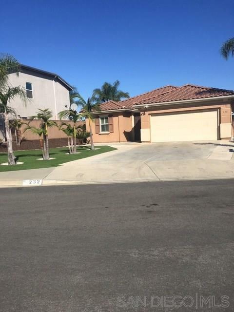 Property Photo: 232 Petunia Ct CA 92069