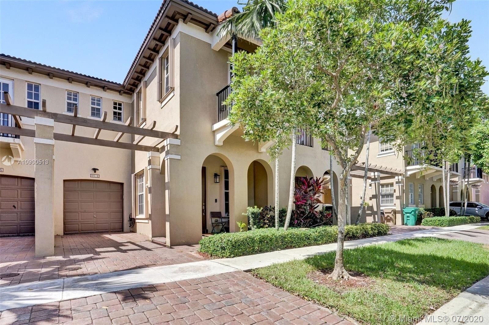 Property Photo: 8612 Buckskin Mnr # 5-8 FL 33328