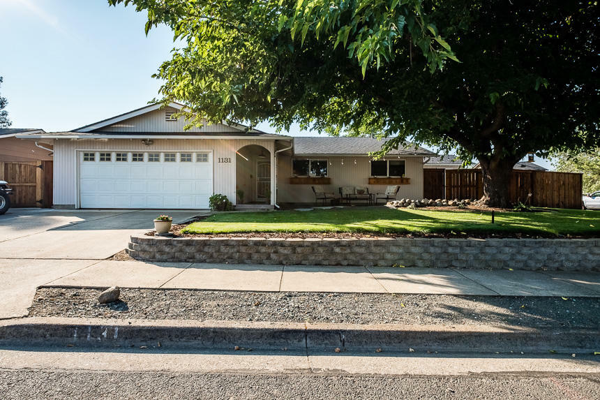 Property Photo:  1131 Sierra Vista Street  OR 97502 