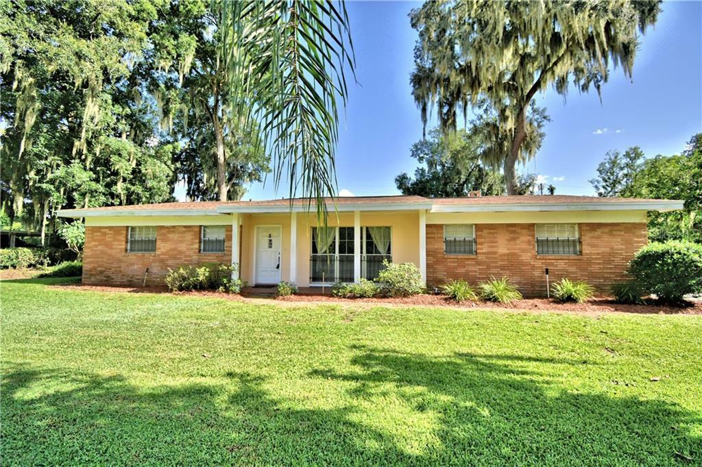 Property Photo:  3503 Royal Court S  FL 33812 