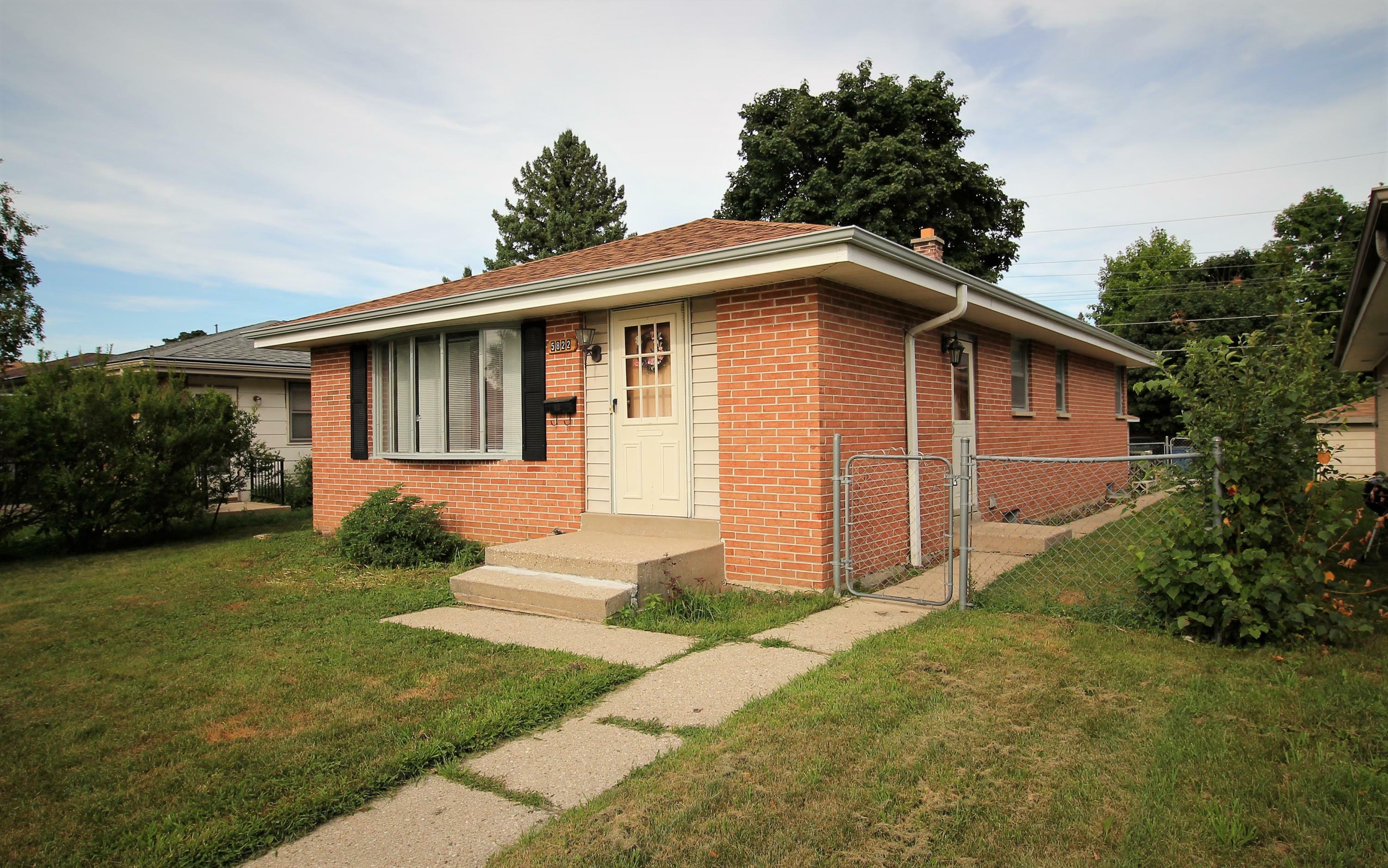 Property Photo:  5822 N 77th St  WI 53218 