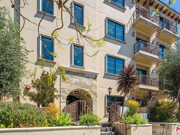 Property Photo:  718 N Croft Avenue 201  CA 90069 