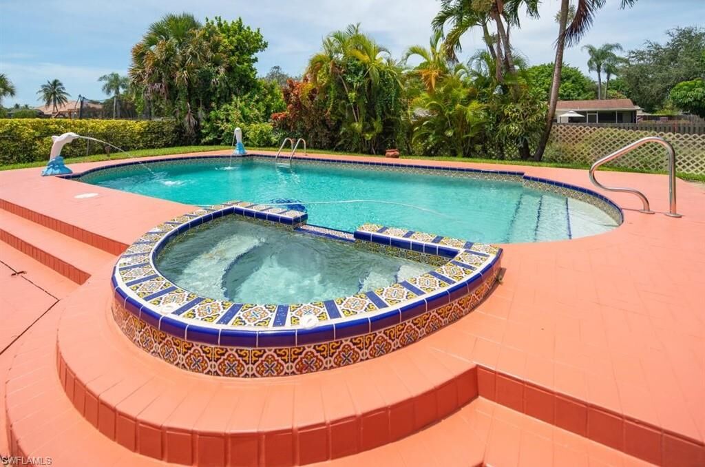 Property Photo:  2633 Clipper Way  FL 34104 