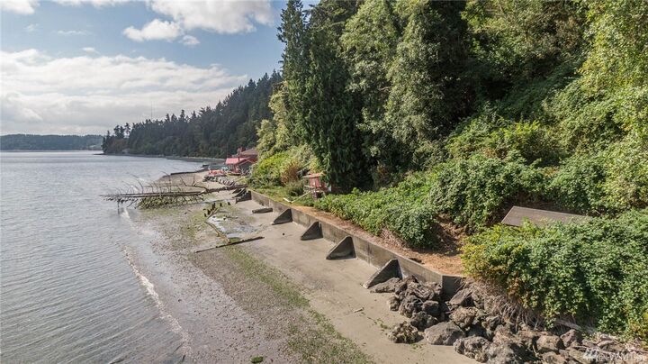 Property Photo:  8126 SW Klahanie Road  WA 98070 