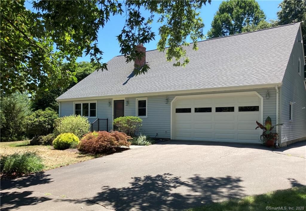 Property Photo:  33 Carriage Drive  CT 06413 