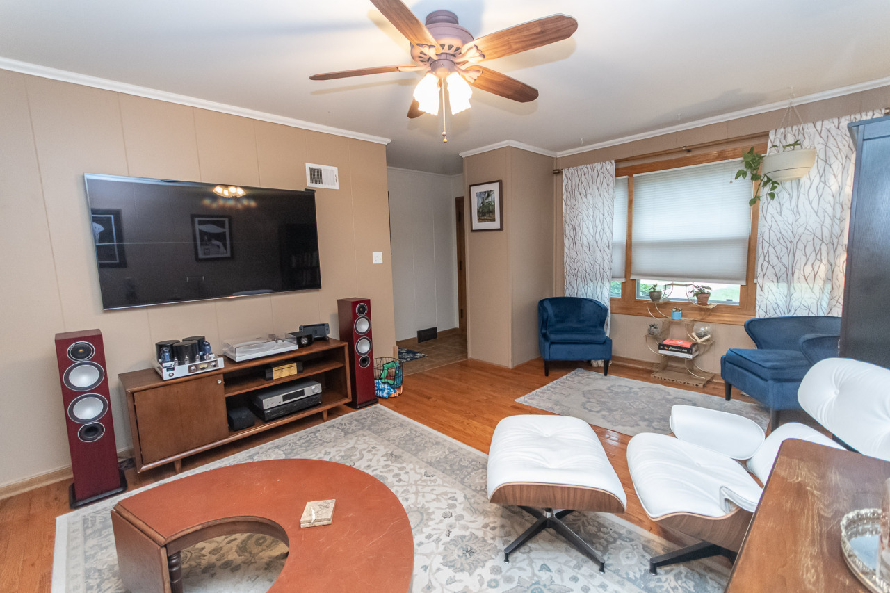 Property Photo: 4890 N Shoreland Ave WI 53217