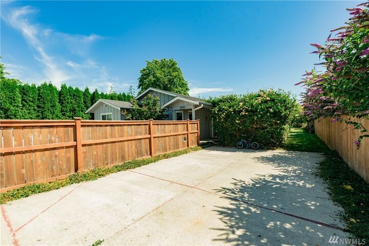 Property Photo:  5850 Laurel Ridge Wy  WA 98226 