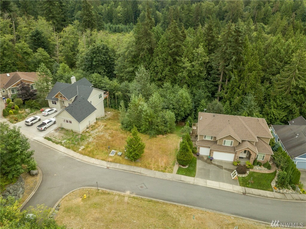 Property Photo:  1306 Olympic Lane  WA 98274 