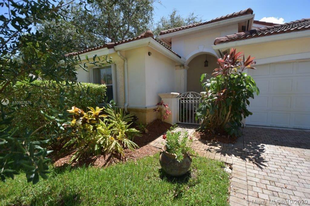 Property Photo:  5089 SW 33rd Way  FL 33312 