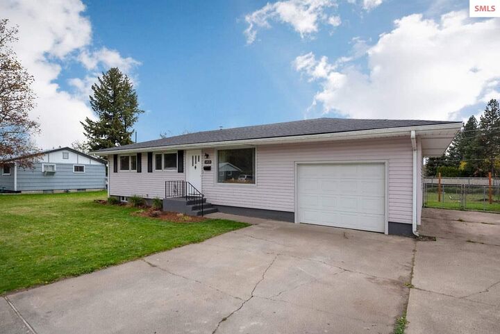 2013 N Syringa Dr.  Coeur D'Alene ID 83814 photo